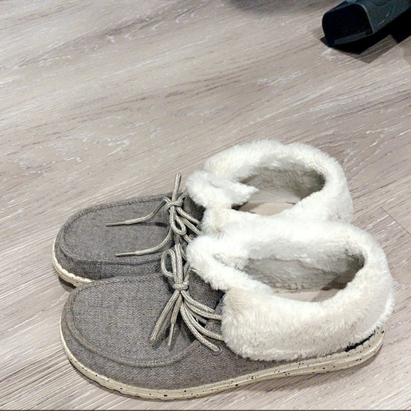 Women’s HeyDudes Size 8 - Picture 1 of 1